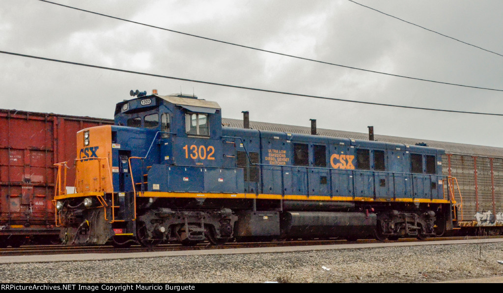 CSX 3GS21B Locomotive in the yard